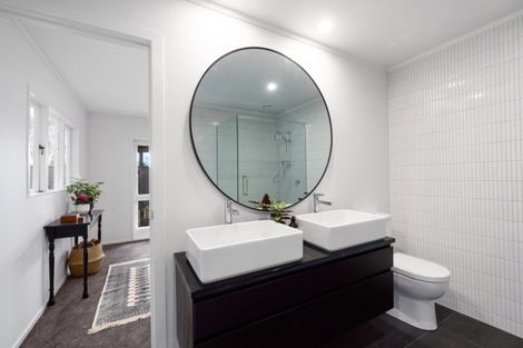 Photo of property in 3b Shiloh Way, Greenhithe, Auckland, 0632