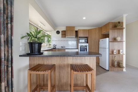 Photo of property in 115 Grovenor Drive, Orewa, 0931