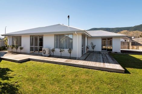 Photo of property in 16 Boysenberry Grove, Richmond, 7020