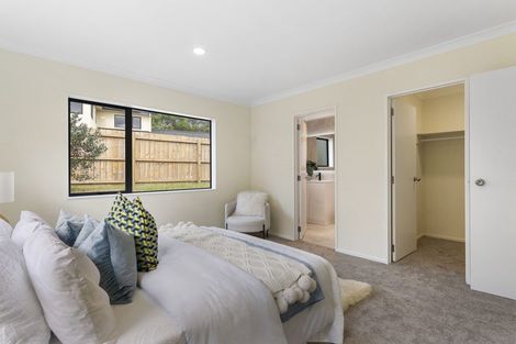 Photo of property in 10 Mediterranean Way, Goodwood Heights, Auckland, 2105