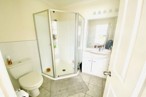 Photo of property in 1 Thomas Hamer Place, Greenhithe, Auckland, 0632