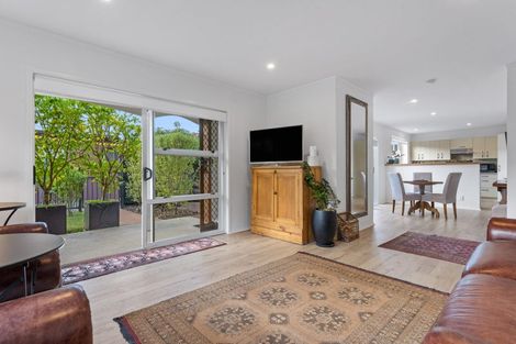 Photo of property in 1/15 Milford Road, Milford, Auckland, 0620