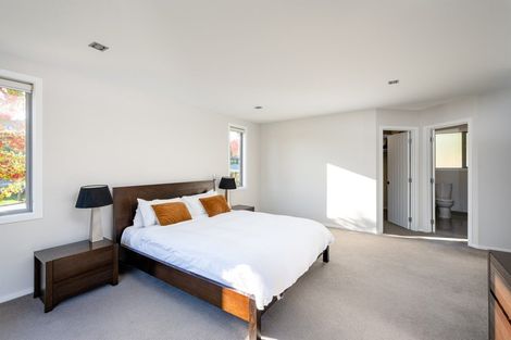 Photo of property in 2 Urquhart Place, Wanaka, 9305