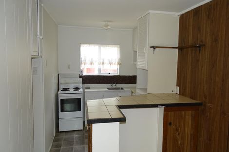 Photo of property in 2/23 Challen Close, Conifer Grove, Takanini, 2112