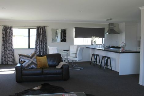 Photo of property in 14 Feist Street, Carterton, 5713