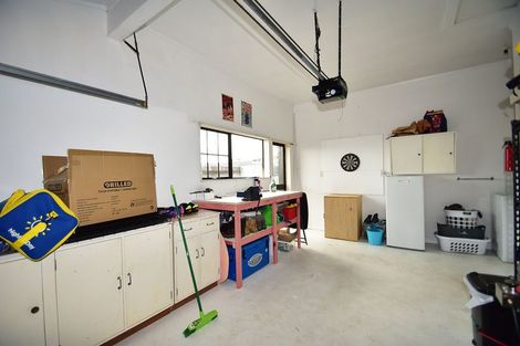 Photo of property in 1/5 Spring Grove, Henderson, Auckland, 0612