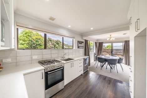 Photo of property in 32 Seymour Grove, Kingsley Heights, Upper Hutt, 5018