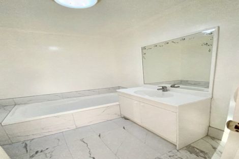 Photo of property in 11 Newbegin Place, Weymouth, Auckland, 2103