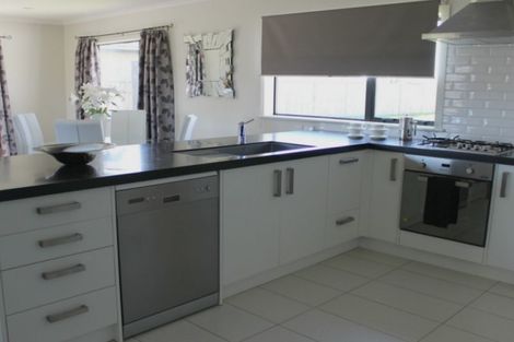 Photo of property in 14 Feist Street, Carterton, 5713