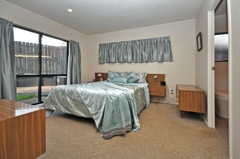 Photo of property in 1/8 Mandica Place, Sunnynook, Auckland, 0632