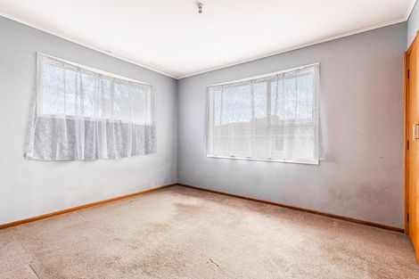 Photo of property in 19 Lydford Place, Glendene, Auckland, 0602