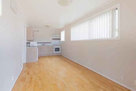 Photo of property in 34 Southern Cross Crescent, Island Bay, Wellington, 6023