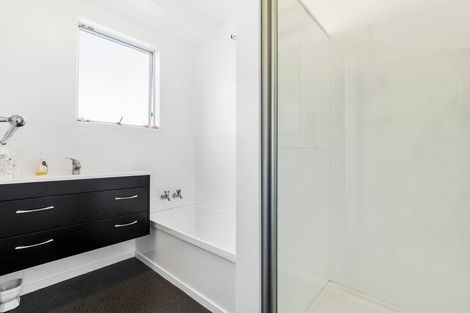 Photo of property in 18 Leatham Crescent, Opaheke, Papakura, 2113