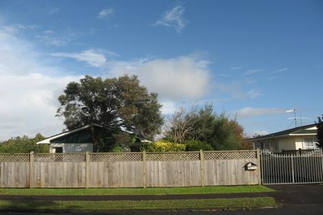 Photo of property in 61 Archmillen Avenue, Pakuranga Heights, Auckland, 2010