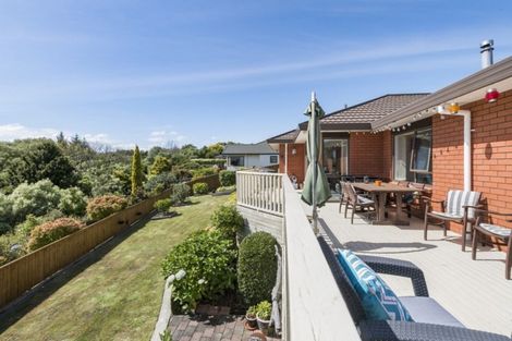 Photo of property in 11 Greenwood Place, Fitzherbert, Palmerston North, 4410