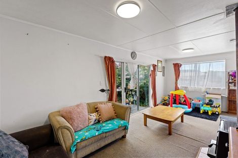 Photo of property in 6 Colenso Place, Otaki Beach, Otaki, 5512