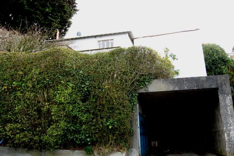 Photo of property in 28 Adderley Terrace, Ravensbourne, Dunedin, 9022