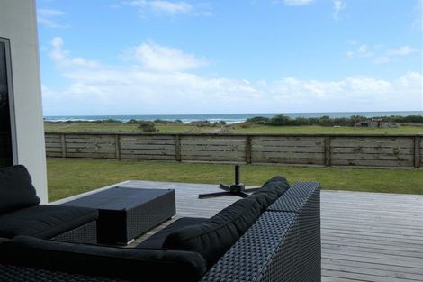 Photo of property in 14 Karoro Place, Karoro, Greymouth, 7805