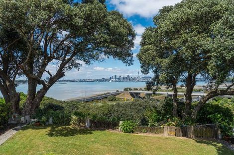 Photo of property in 57 Sylvan Avenue, Northcote, Auckland, 0627