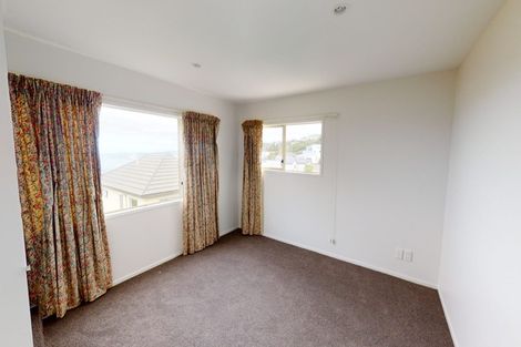 Photo of property in 74 Dress Circle, Newlands, Wellington, 6037