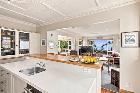 Photo of property in 42 Octavius Place, New Plymouth, 4312