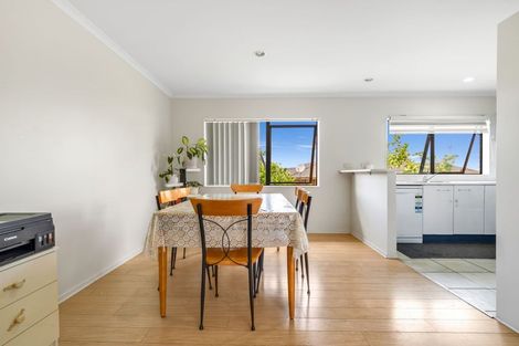 Photo of property in 16 Ironstone Place, Randwick Park, Auckland, 2105