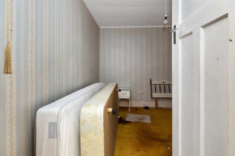 Photo of property in 1/2 Kowhai Avenue, Mangere Bridge, Auckland, 2022