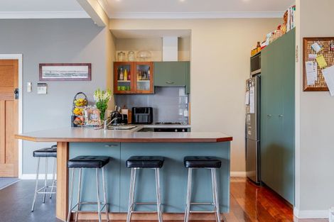 Photo of property in 53 Russell Street, Palmerston North, 4414