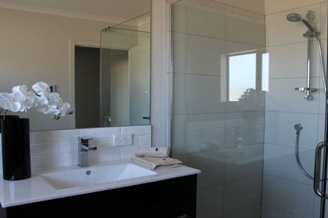 Photo of property in 14 Feist Street, Carterton, 5713