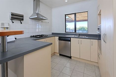 Photo of property in 74 Hetherington Road, Ranui, Auckland, 0612