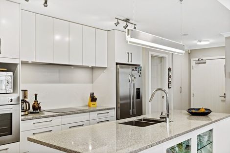 Photo of property in 72 Panorama Heights, Orewa, 0931