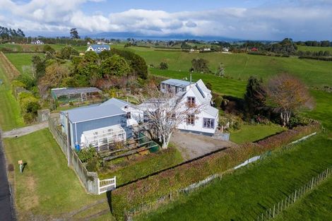 Photo of property in 198 Ackworth Road, Lepperton, New Plymouth, 4373