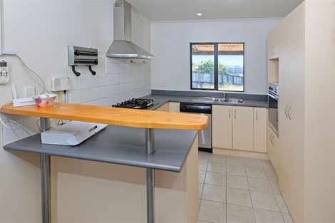 Photo of property in 74 Hetherington Road, Ranui, Auckland, 0612