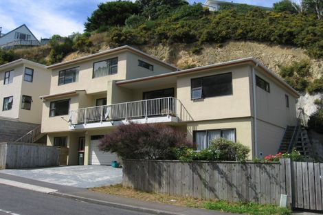 Photo of property in 2/22 Melrose Road, Island Bay, Wellington, 6023