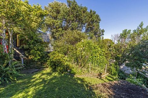 Photo of property in 8 Morlie Place, Torbay, Auckland, 0630