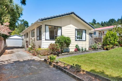 Photo of property in 2 Bogle Grove, Stokes Valley, Lower Hutt, 5019