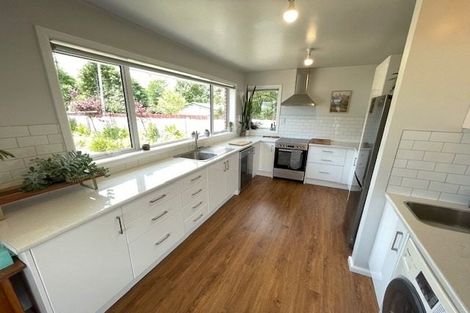 Photo of property in 6 Sevenoaks Drive, Bryndwr, Christchurch, 8053