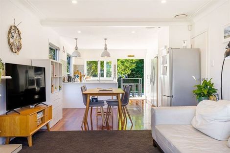 Photo of property in 21 Covil Avenue, Te Atatu South, Auckland, 0610