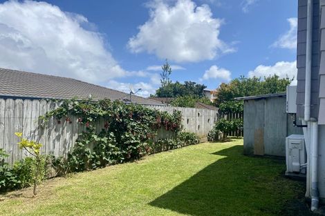 Photo of property in 10 Bill Phillip Place, Clendon Park, Auckland, 2103