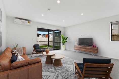 Photo of property in 12 Noel Hayden Street, Takanini, 2112