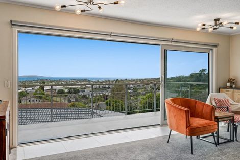 Photo of property in 20 Whangaparaoa Road, Red Beach, 0932