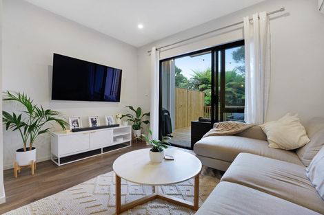 Photo of property in 41 Morihana Close, Glen Eden, Auckland, 0602