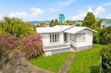 Photo of property in 27a Buscomb Avenue, Henderson, Auckland, 0610