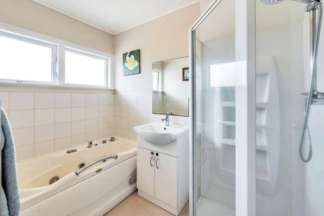 Photo of property in 4 Snowden Place, Opaheke, Papakura, 2113