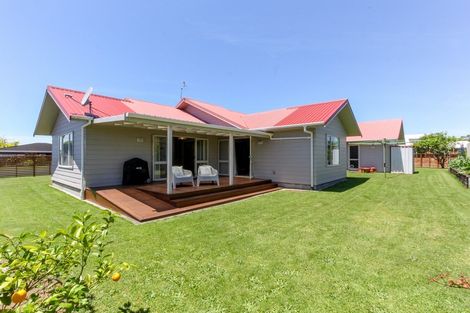 Photo of property in 18 Veale Road, Frankleigh Park, New Plymouth, 4310