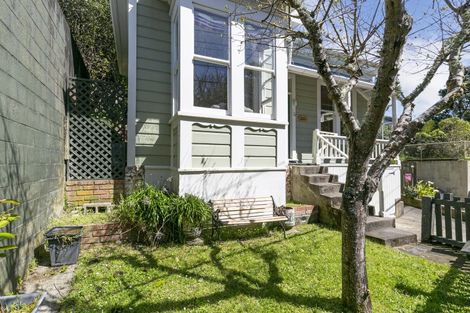 Photo of property in 9a Randwick Road, Northland, Wellington, 6012