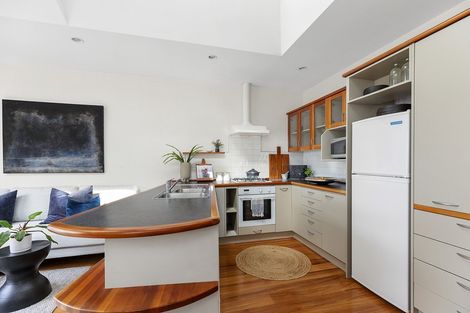 Photo of property in 33 Grant Road, Thorndon, Wellington, 6011