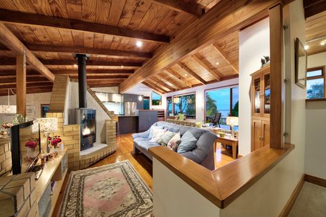 Photo of property in 146 Cliff View Drive, Green Bay, Auckland, 0604