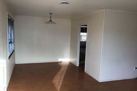 Photo of property in 53 Larissa Avenue, Henderson, Auckland, 0610