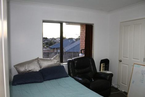 Photo of property in 38 Glenveagh Park Drive, Weymouth, Auckland, 2103